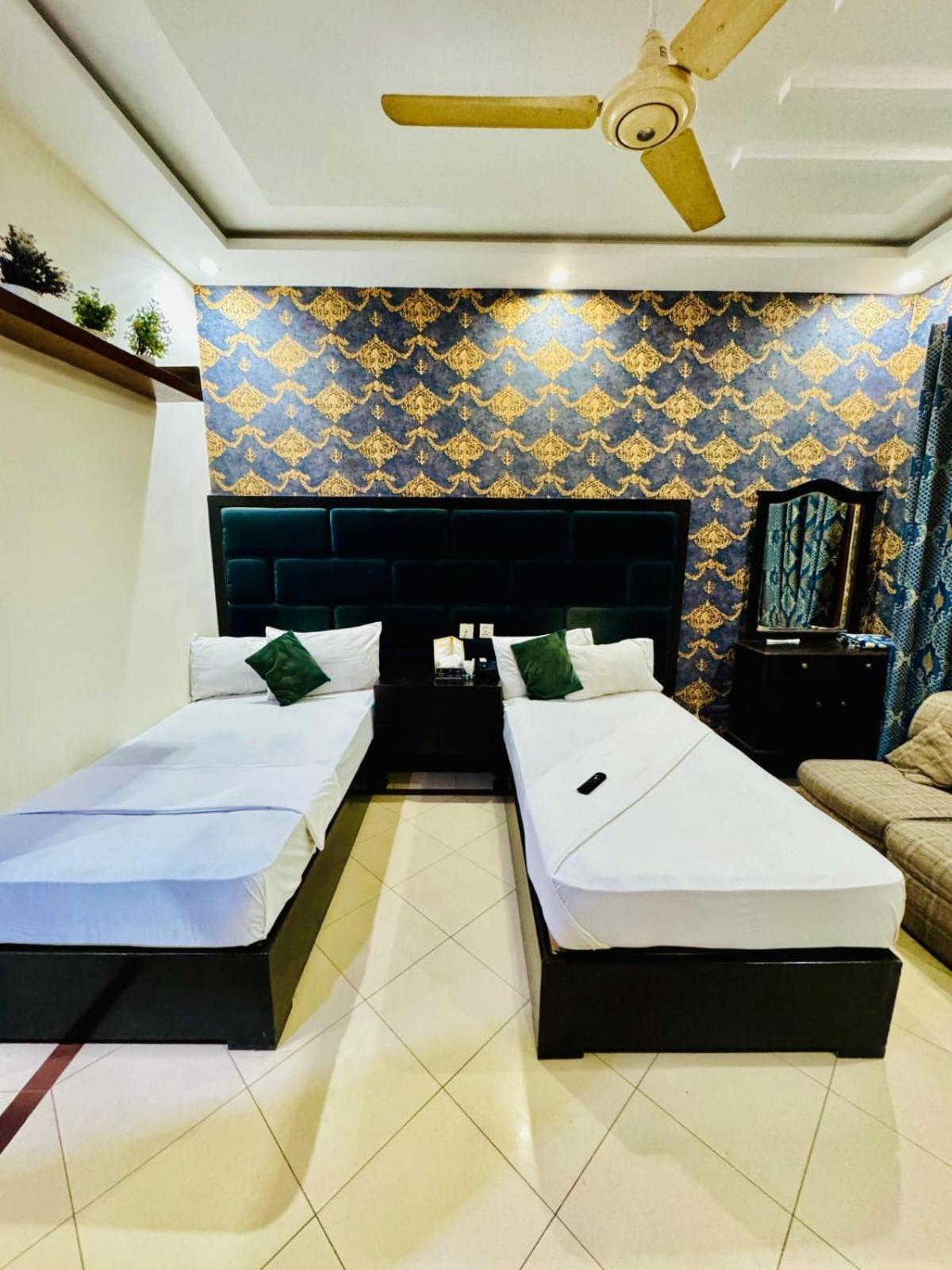Hotel Pak Continental Multan Extérieur photo