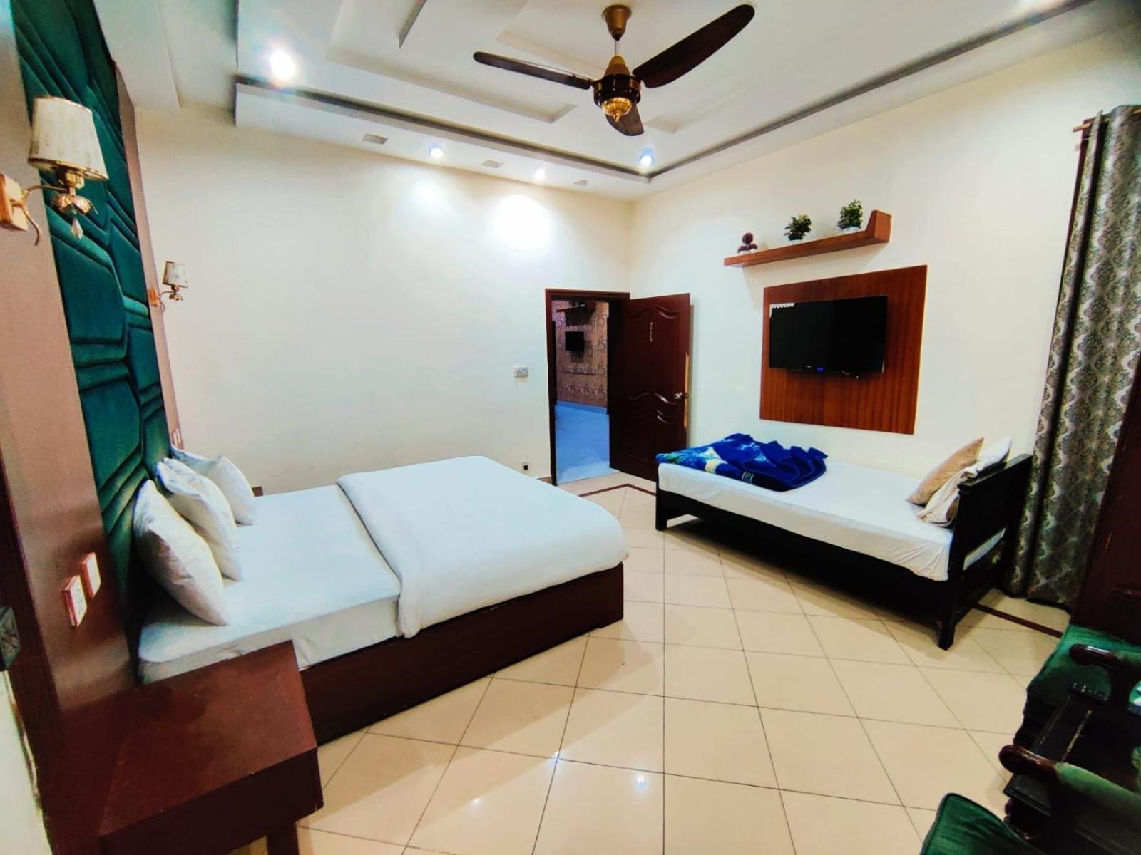 Hotel Pak Continental Multan Extérieur photo