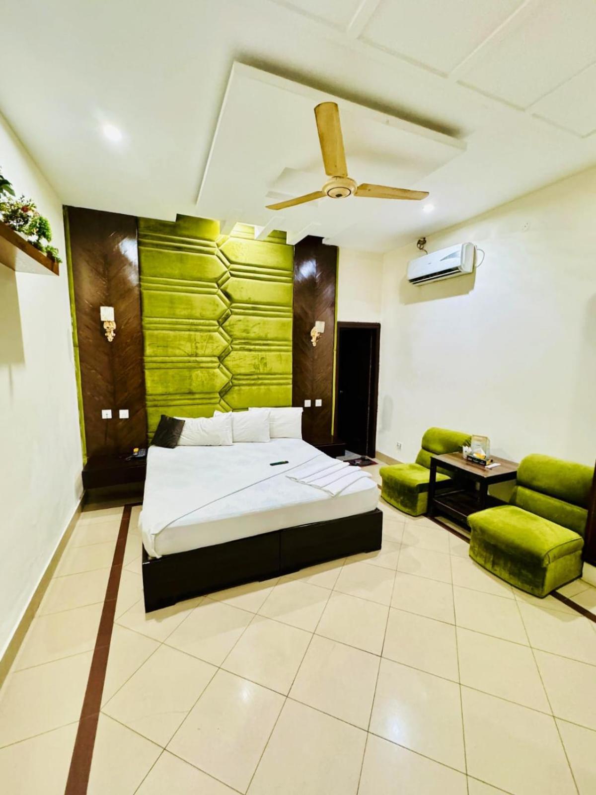 Hotel Pak Continental Multan Extérieur photo